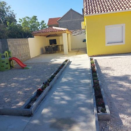 Ferienhaus Karlo Pridraga Exterior photo