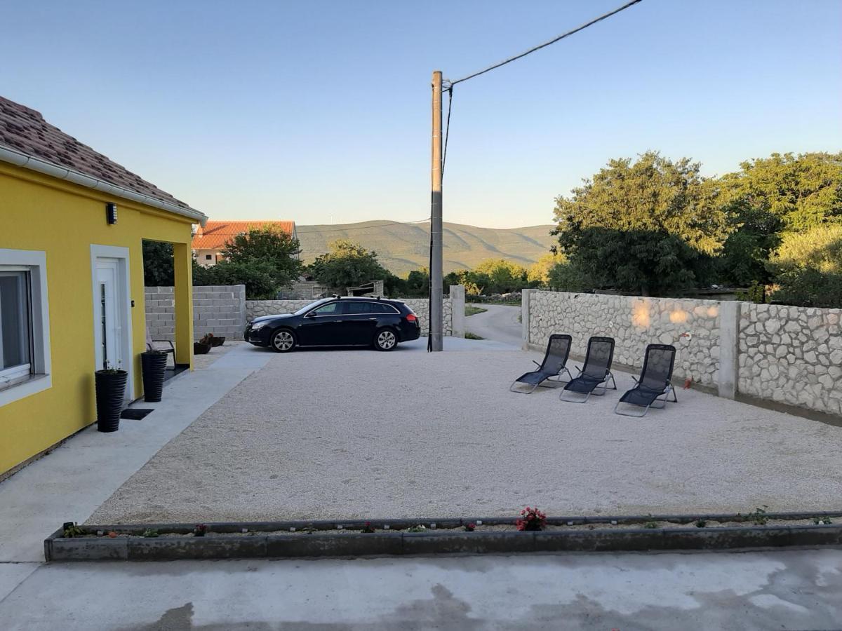 Ferienhaus Karlo Pridraga Exterior photo